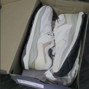 **rare** New Balance Sneakers NWT/Box